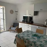 Maison A 50m De La Avec Parking Privatif - Fr-1-482-140 *