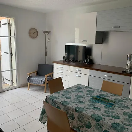 Maison A 50m De La Avec Parking Privatif - Fr-1-482-140 *
